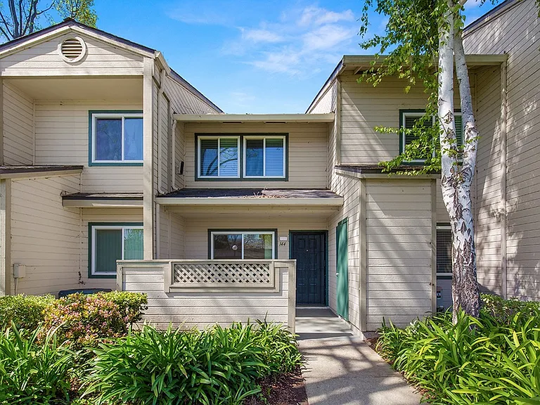 The Huntley Apartments — Photo 6