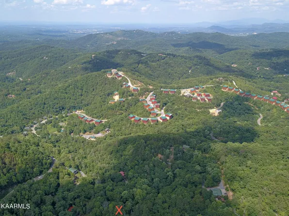 2150 Cascades Ct, Sevierville, TN 37862