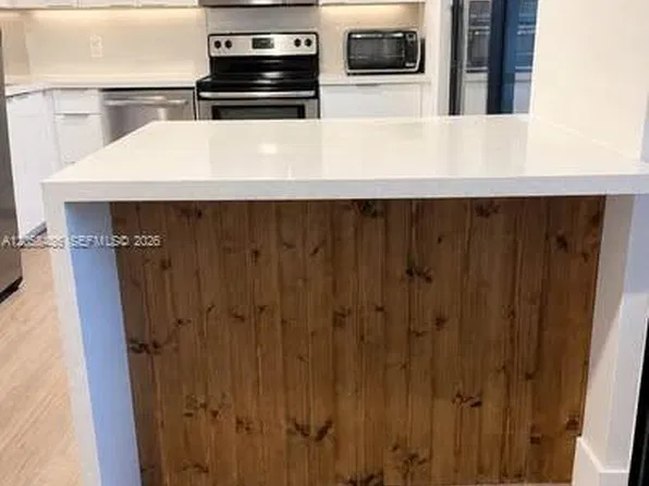671 NE 195th St APT 404E, Miami, FL 33179