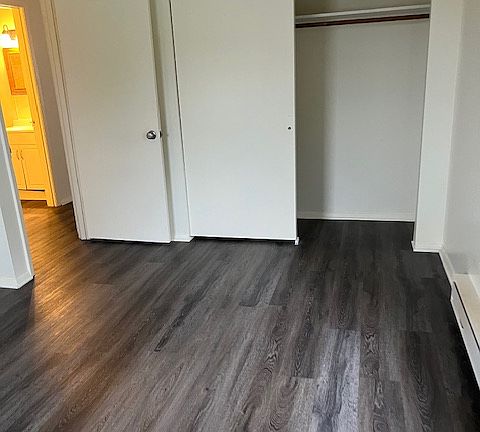 5th image of 499 Ivy Ln #4