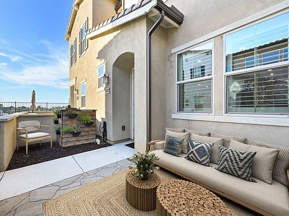 4th image of 1118 Delpy View Point