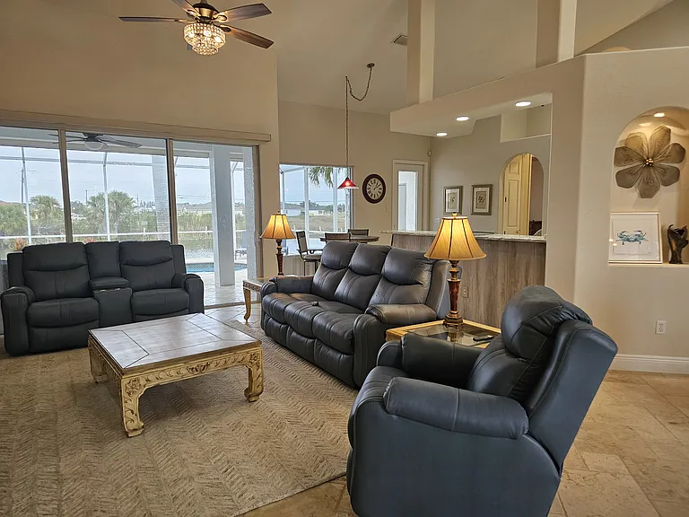3119 Diplomat Pkwy W — Photo 5