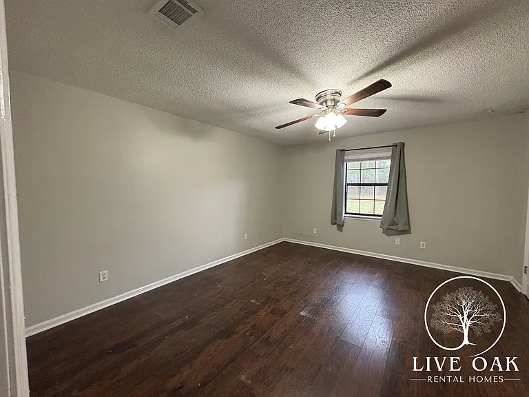 617 Slade St — Photo 10