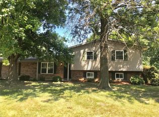 2 Chalet Ct, Fairview Heights, IL 62208