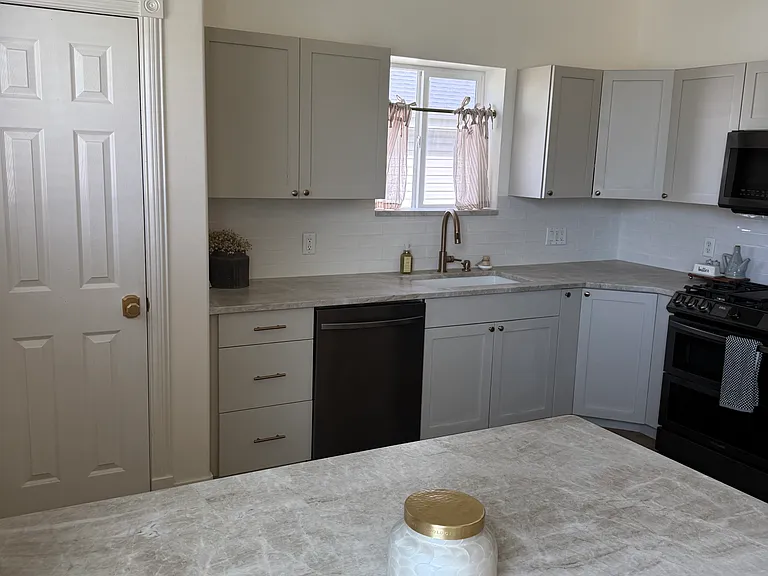 370 N 800 W — Photo 6