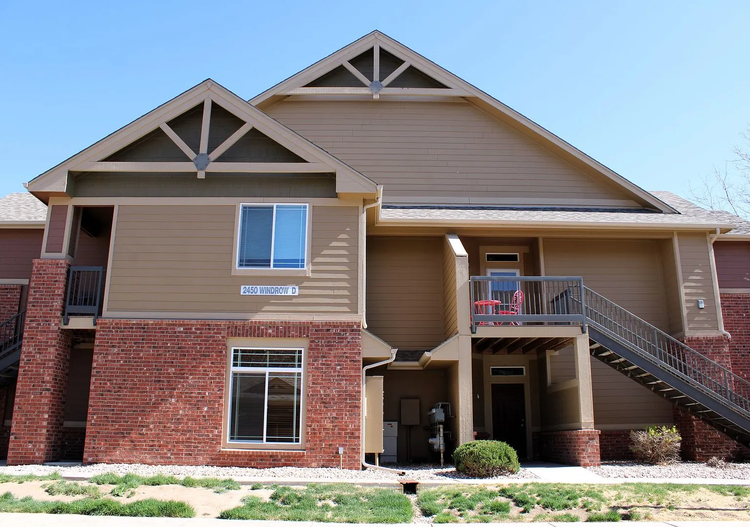 Stunning Modern 2 Bedroom Townhome — Photo 1