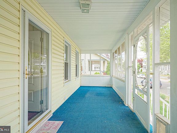 4th image of 39 Watkins Ave