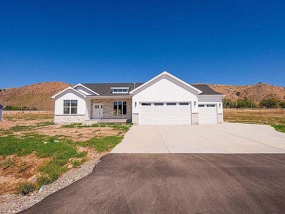 2nd image of 2300 Castle Creek Ln