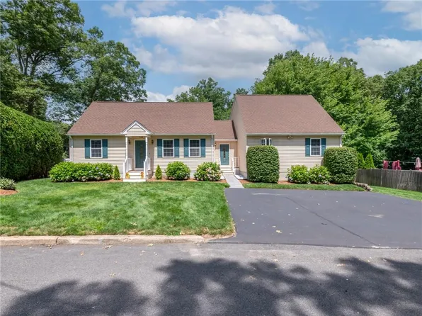 124 Setian Ln, West Warwick, RI 02893