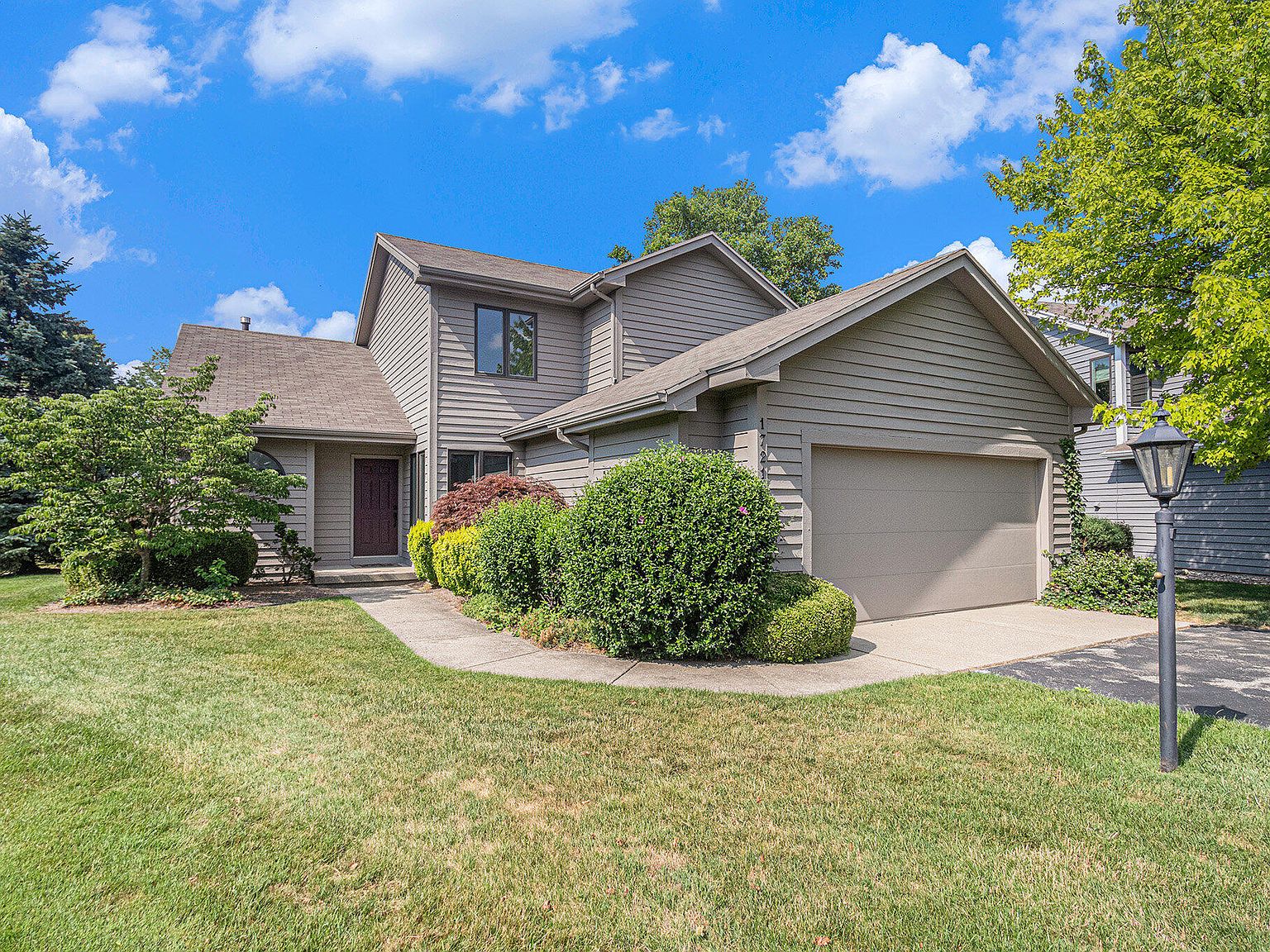 1721 Fountainview Ct SE