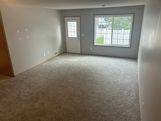7069 Quail Ave NE — Photo 2