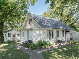 906 Sycamore St, Valley Falls, KS 66088