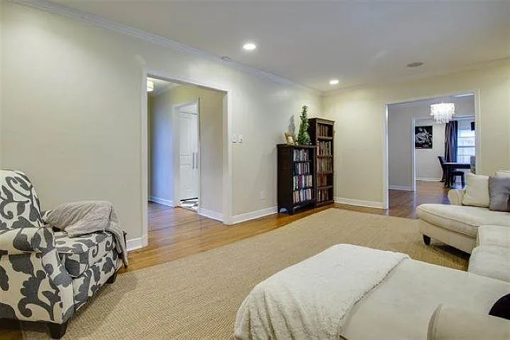3 bed, 2.0 bath, 2364 sqft, $2,850 — Photo 3