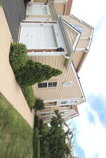 1st image of 21 Taft Ct