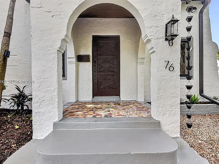 4 bed, 4.5 bath, 1673 sqft, $6,900 — Photo 2