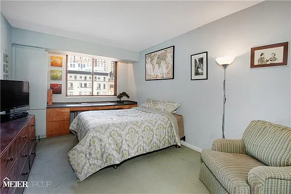 Sold by R New York | media 13