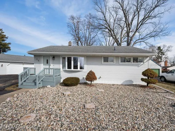 36 Osage Cir, Waterford, MI 48328