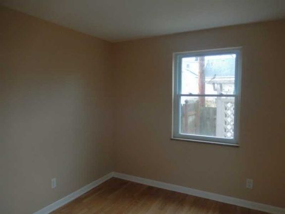 5th image of 2725 Hazelwood Ave