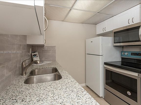 3rd image of 2145 Pierce St APT 218