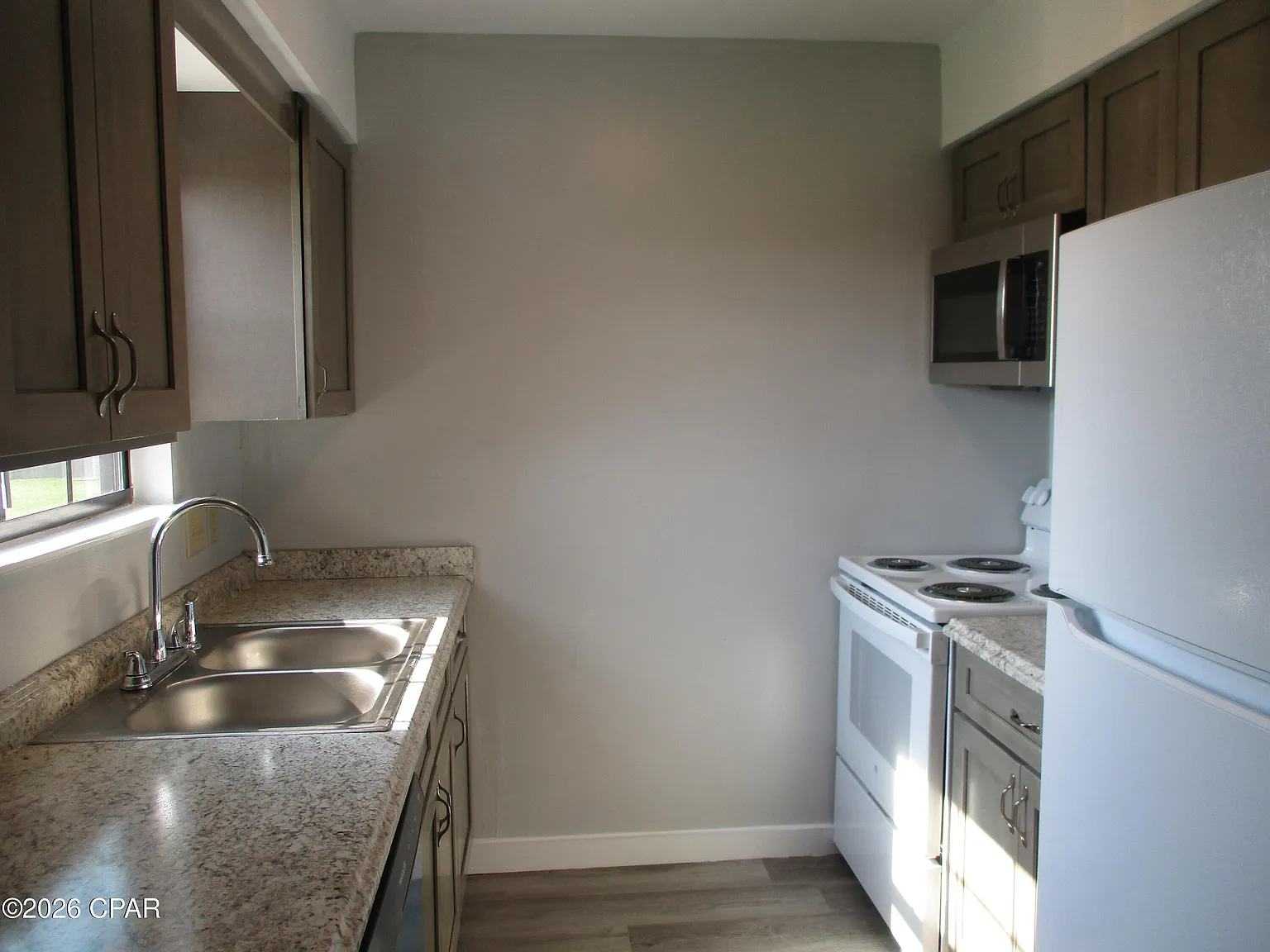 2 bed, 1.5 bath, 988 sqft, $1,200 — Photo 3