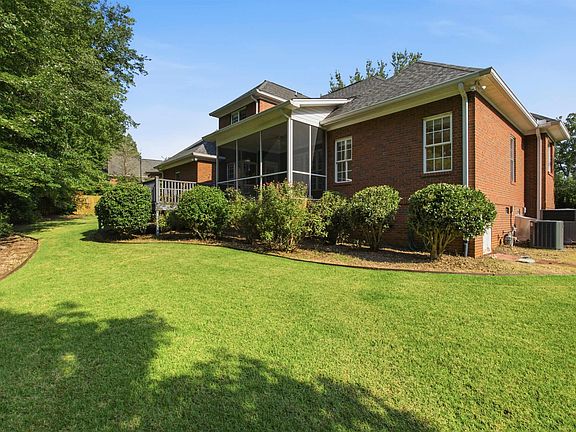 5th image of 417 Holly Berry Cir