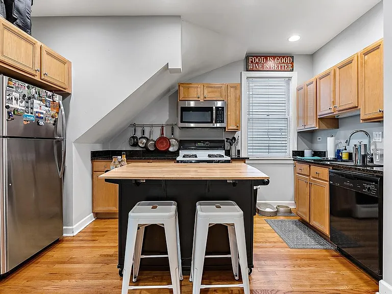 1222 W Fletcher St #1F — Photo 4