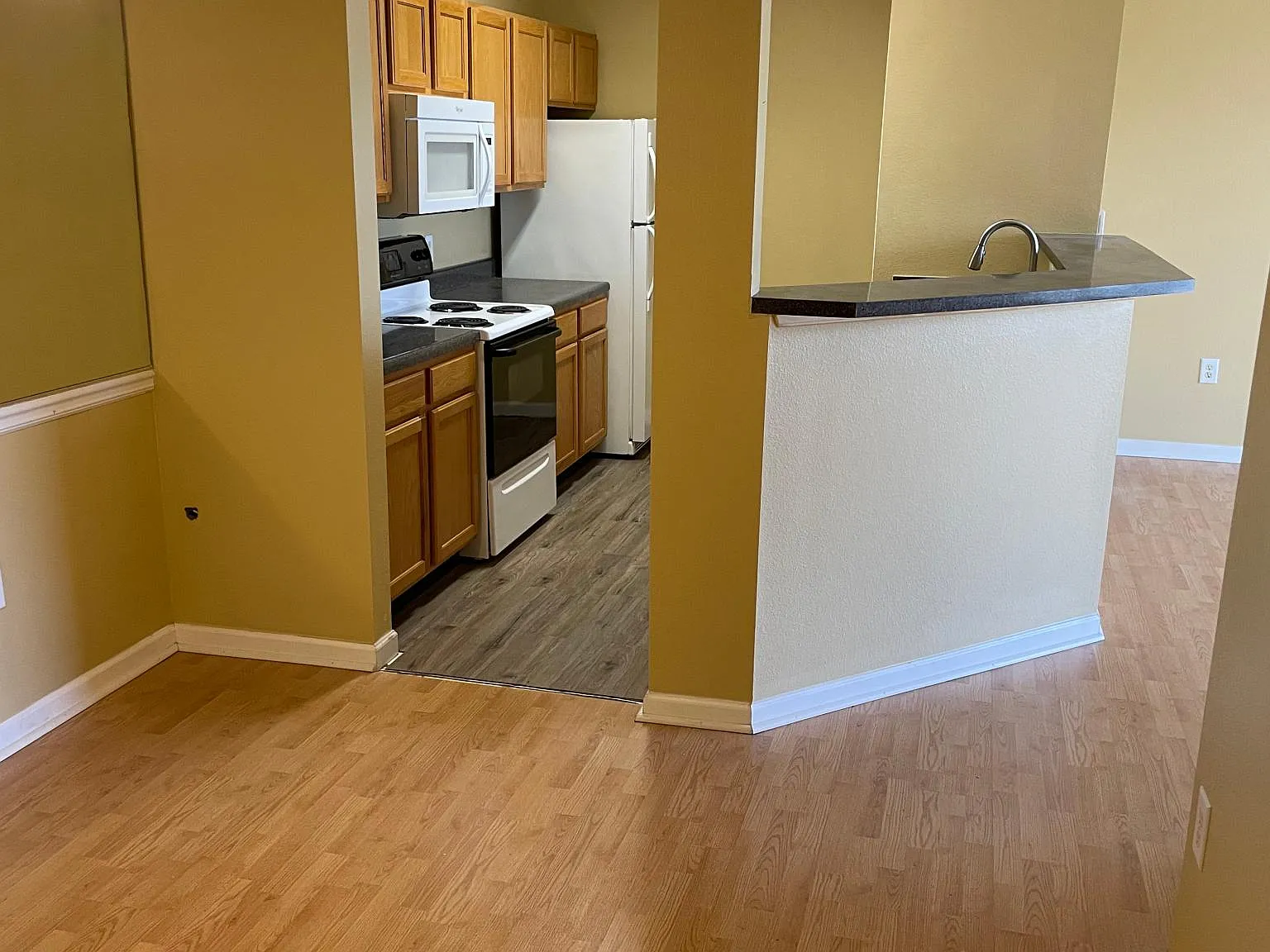 1 bed, 794 sqft, $1,350 — Photo 4
