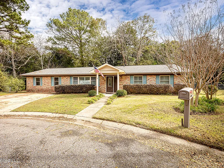 1107 Le Badine Ct — Photo 2