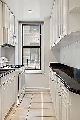 2nd image of 525 W End Ave APT 2-I