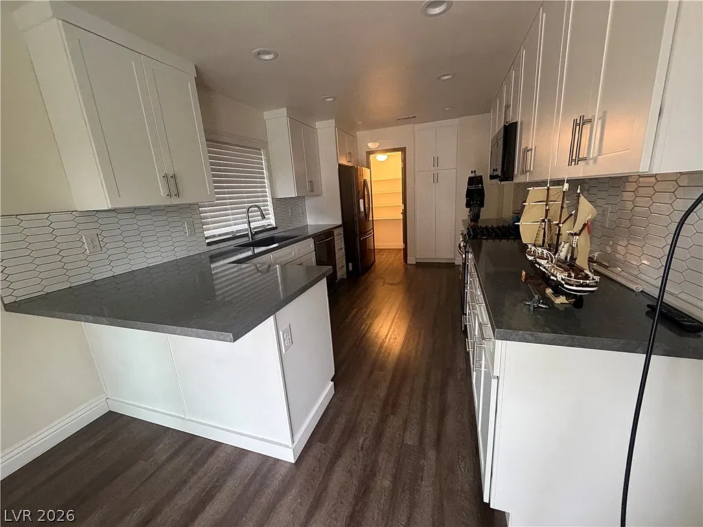 3 bed, 2.5 bath, 1732 sqft, $2,500 — Photo 3