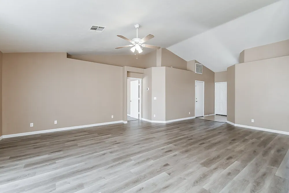 3 bed, 2.0 bath, 1418 sqft, $2,050 — Photo 4