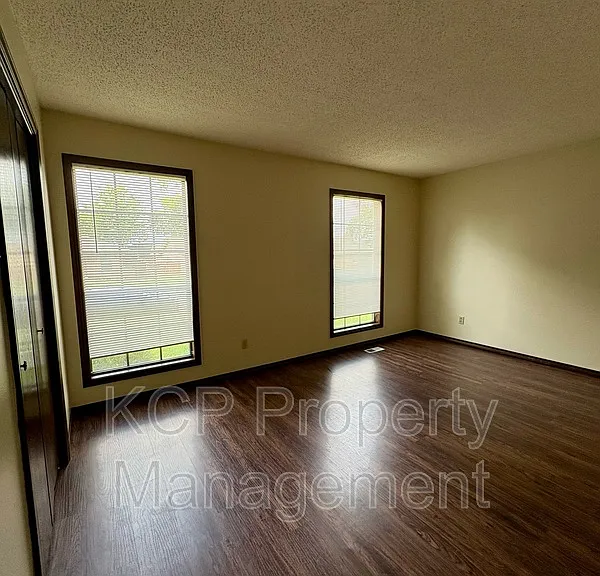 4802 S South Cir #U — Photo 10