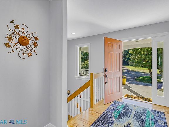 5th image of 924 Indiantown Rd