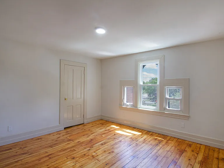 319 Franklin Ave #2 — Photo 10