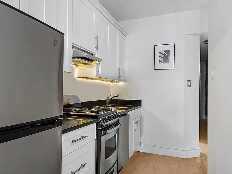 326 E 94th St #5W — Photo 2