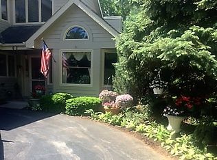 N21W24083 Garden Cir, Pewaukee, WI 53072