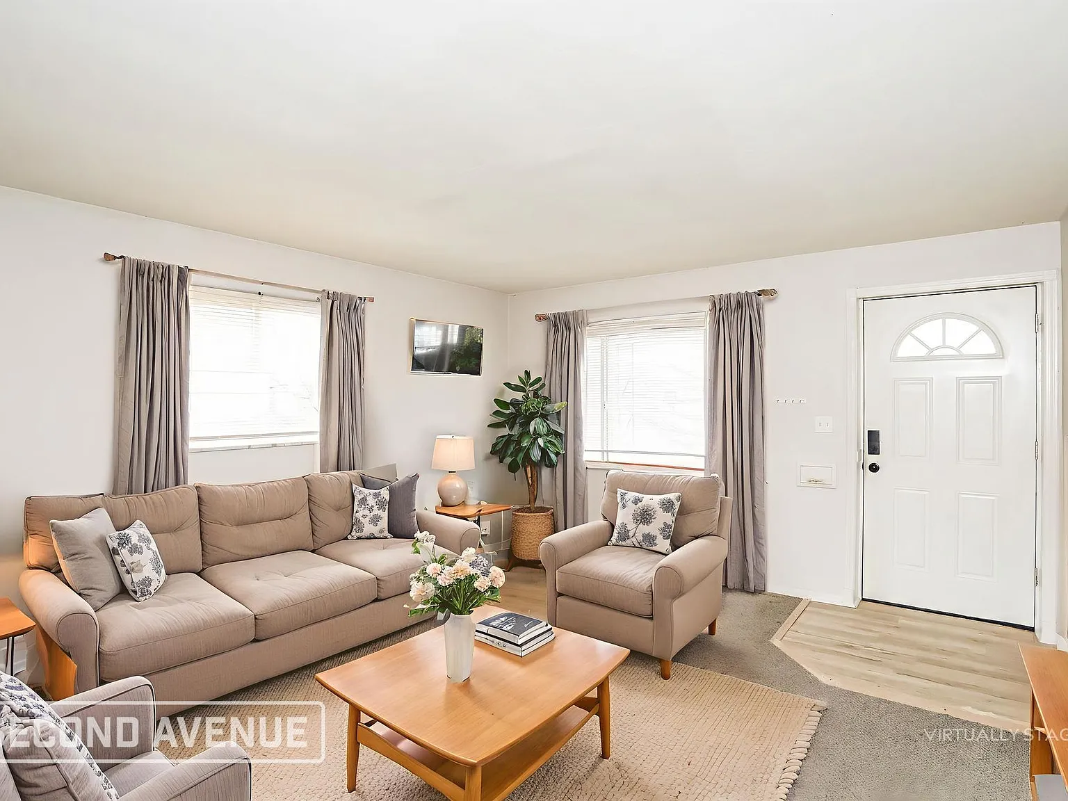 3 bed, 1.5 bath, 1302 sqft, $1,729 — Photo 2