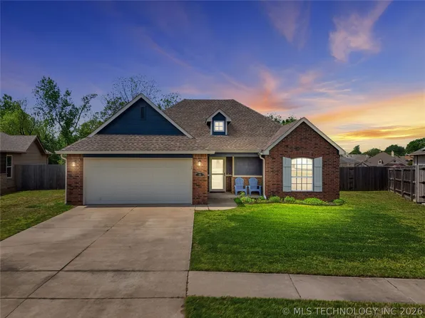 218 W 52nd St, Sand Springs, OK 74063