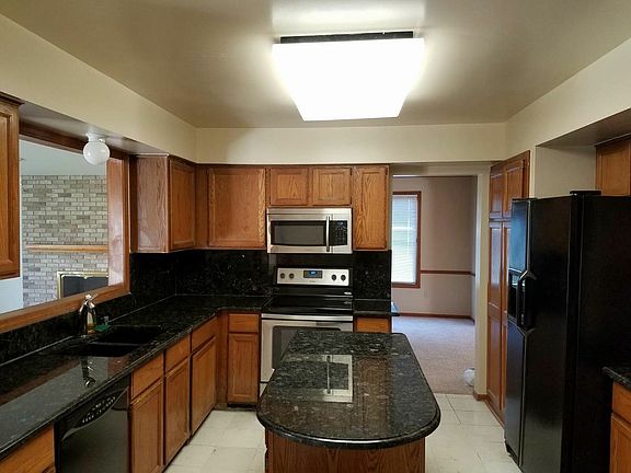 3rd image of 29316 Glenbrook Dr