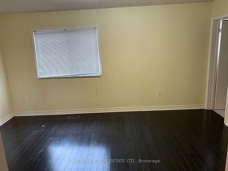147 Cairncross Cres S — Photo 13