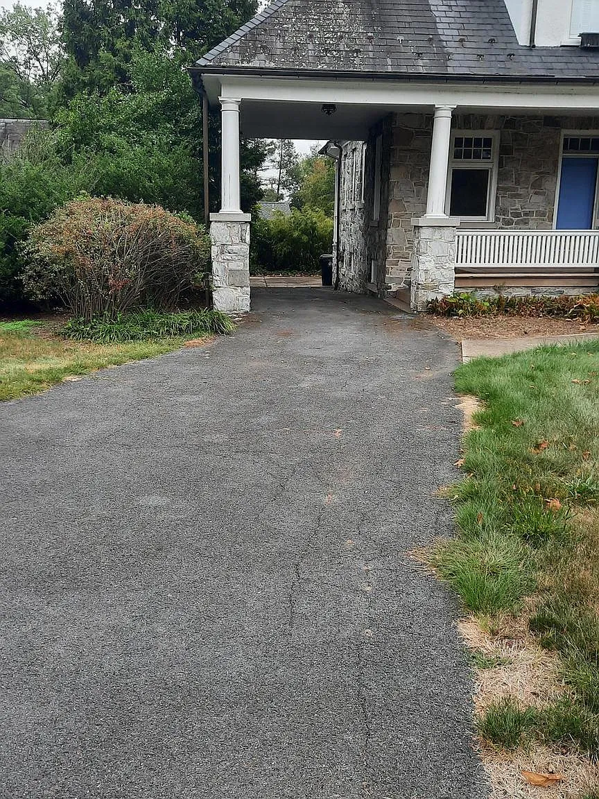 4 bed, 3.5 bath, 3300 sqft, $3,000 — Photo 3