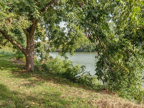 3rd image of 104 Shoreline Dr