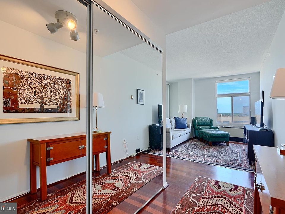 1st image of 28 Allegheny Ave APT 1504