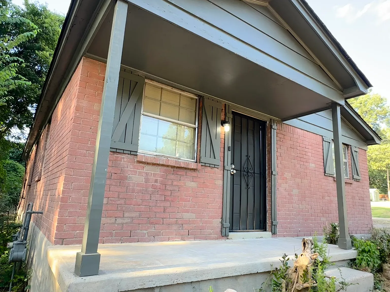4 bed, 1050 sqft, $1,100 — Photo 1