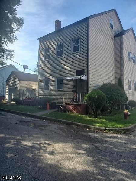 2nd image of 88-90 Rockland St