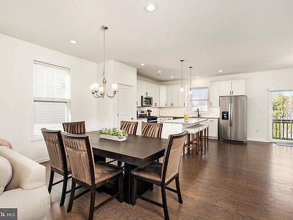 5th image of 6 Misty Meadow Ln