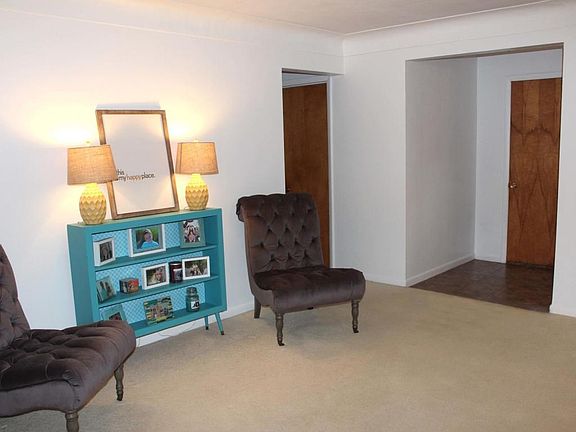 Entry_Sitting Area_7612
