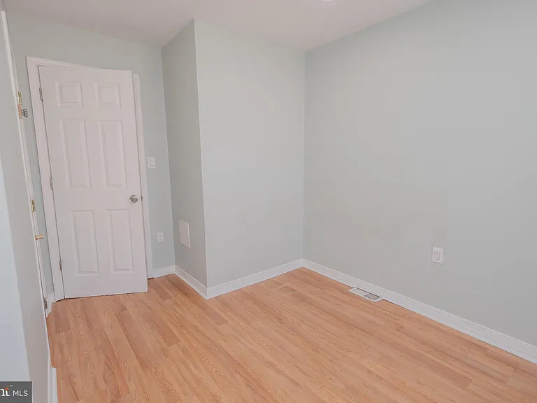 2059 E Ontario St — Photo 17