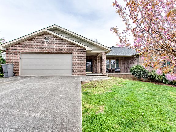 3rd image of 915 Brenna Dr
