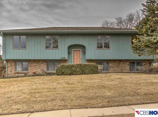 9905 P Cir, Omaha, NE 68127